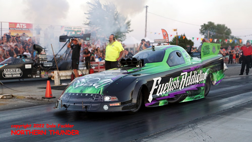 Dusty Hunt - 'Fuellish Addiction' (near lane) 
vs Megan Meyer - 'Randy Meyer Racing' (far lane)